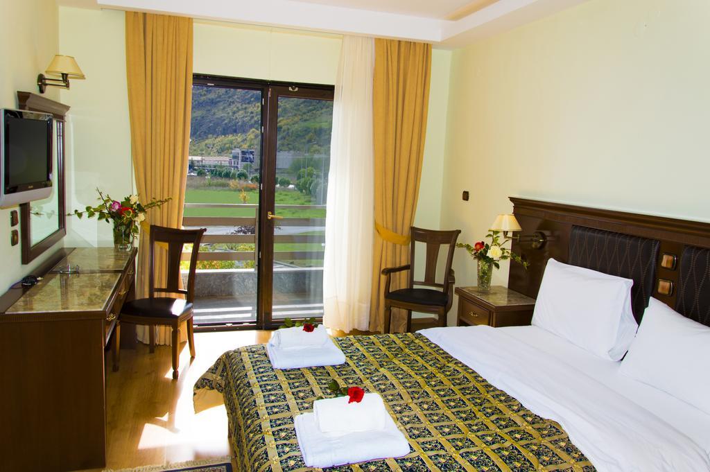 Tsamis Hotel Kastoria Ruang foto